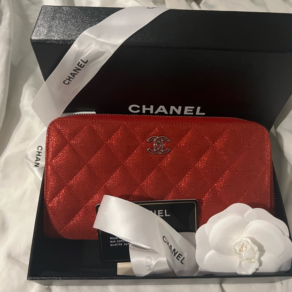 Chanel Metallic Quilted Canvas Zip Wallet Red. Beautiful pre-loved condition.